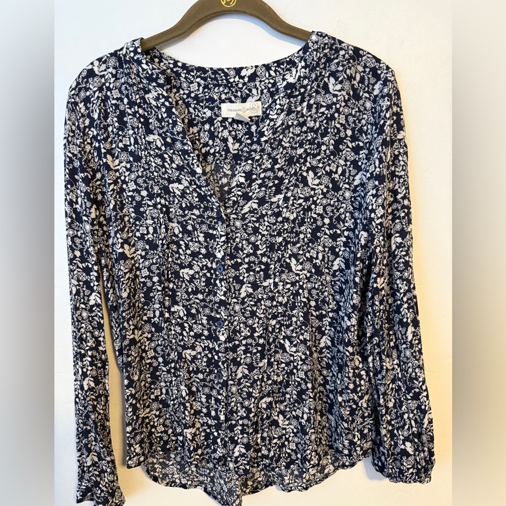 Treasure & Bond Navy and White Floral Blouse Small